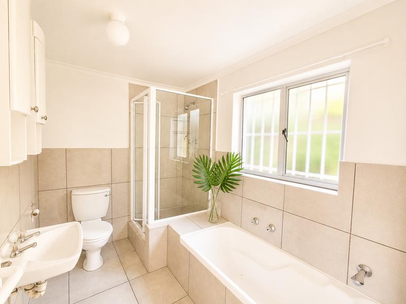 1 Bedroom Property for Sale in Vredehoek Western Cape